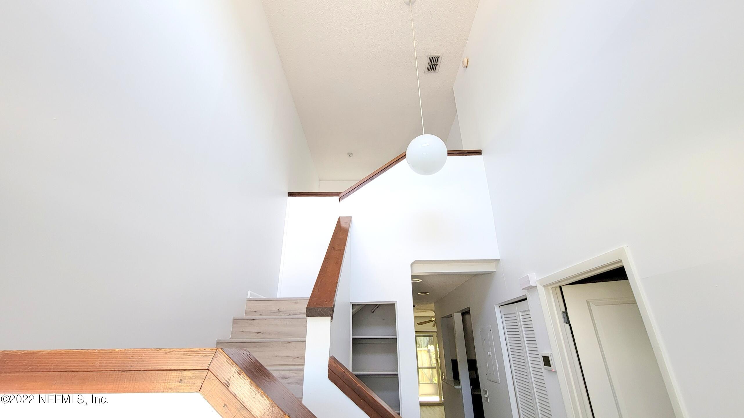 9360 Craven Road, Unit 703 Jacksonville, FL 32257 - Photo 6 of 95 FOYER