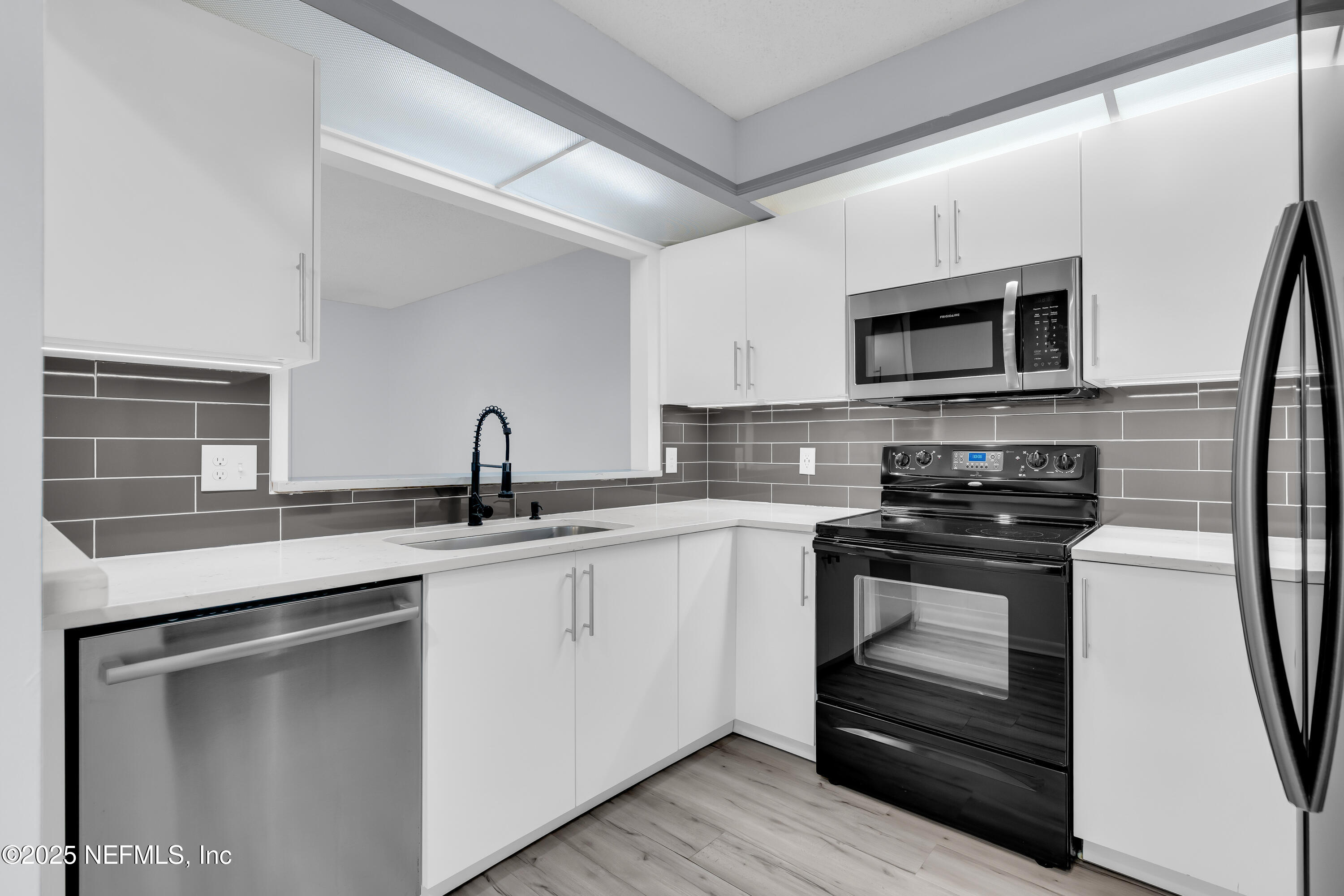9360 Craven Road, Unit 703 Jacksonville, FL 32257 - Photo 10 of 95 kitchen 1