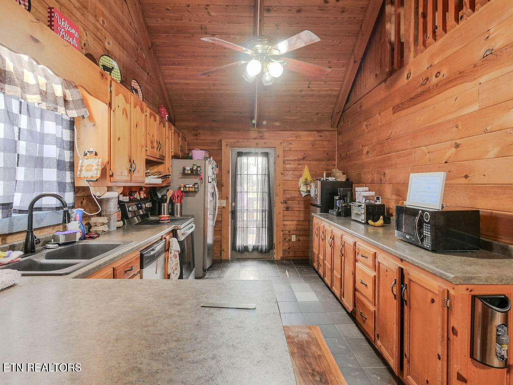 1099 Thomas Road Benton, TN 37307 - Photo 2 of 37 P1080649