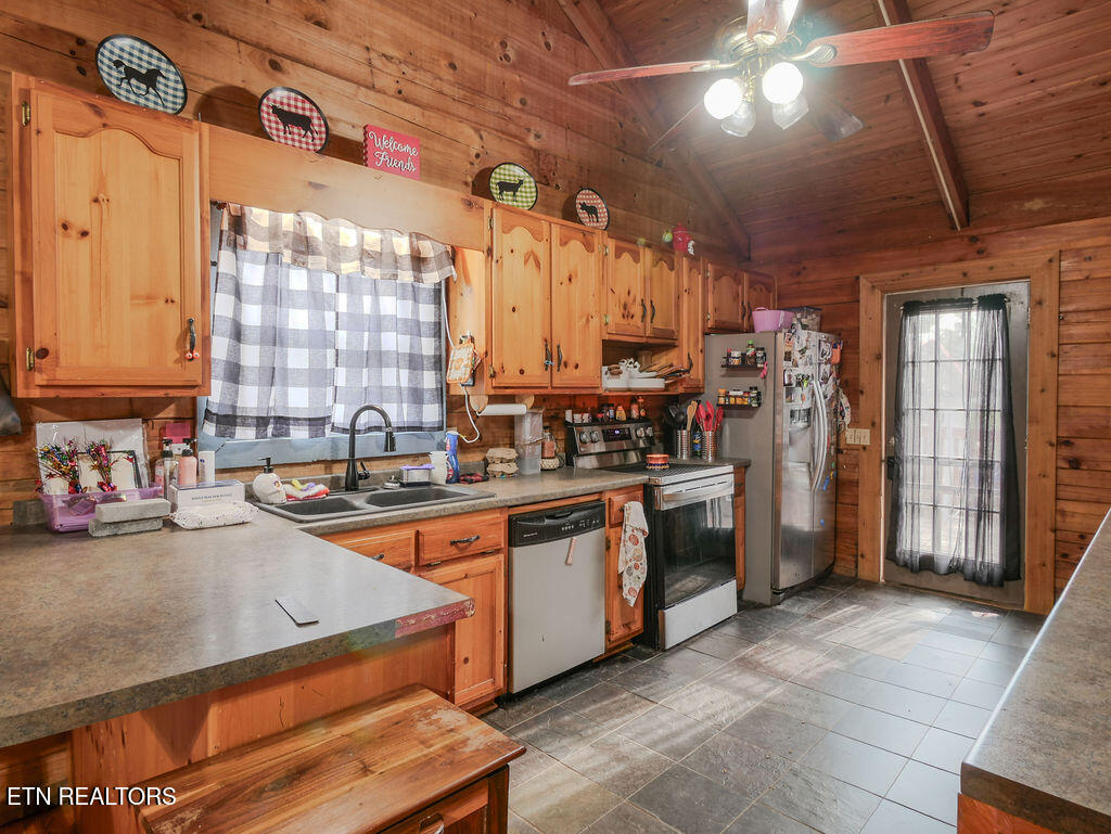 1099 Thomas Road Benton, TN 37307 - Photo 3 of 37 P1080646