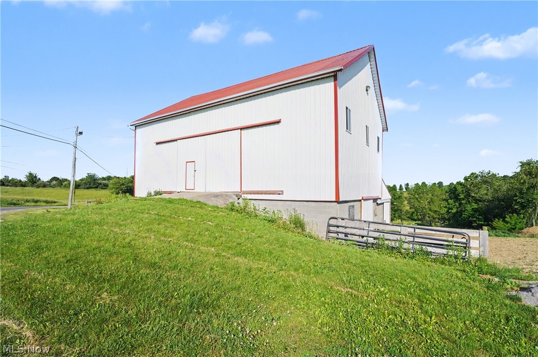 46766 Clarkson Road Rogers, OH 44455 - Photo 7 of 41