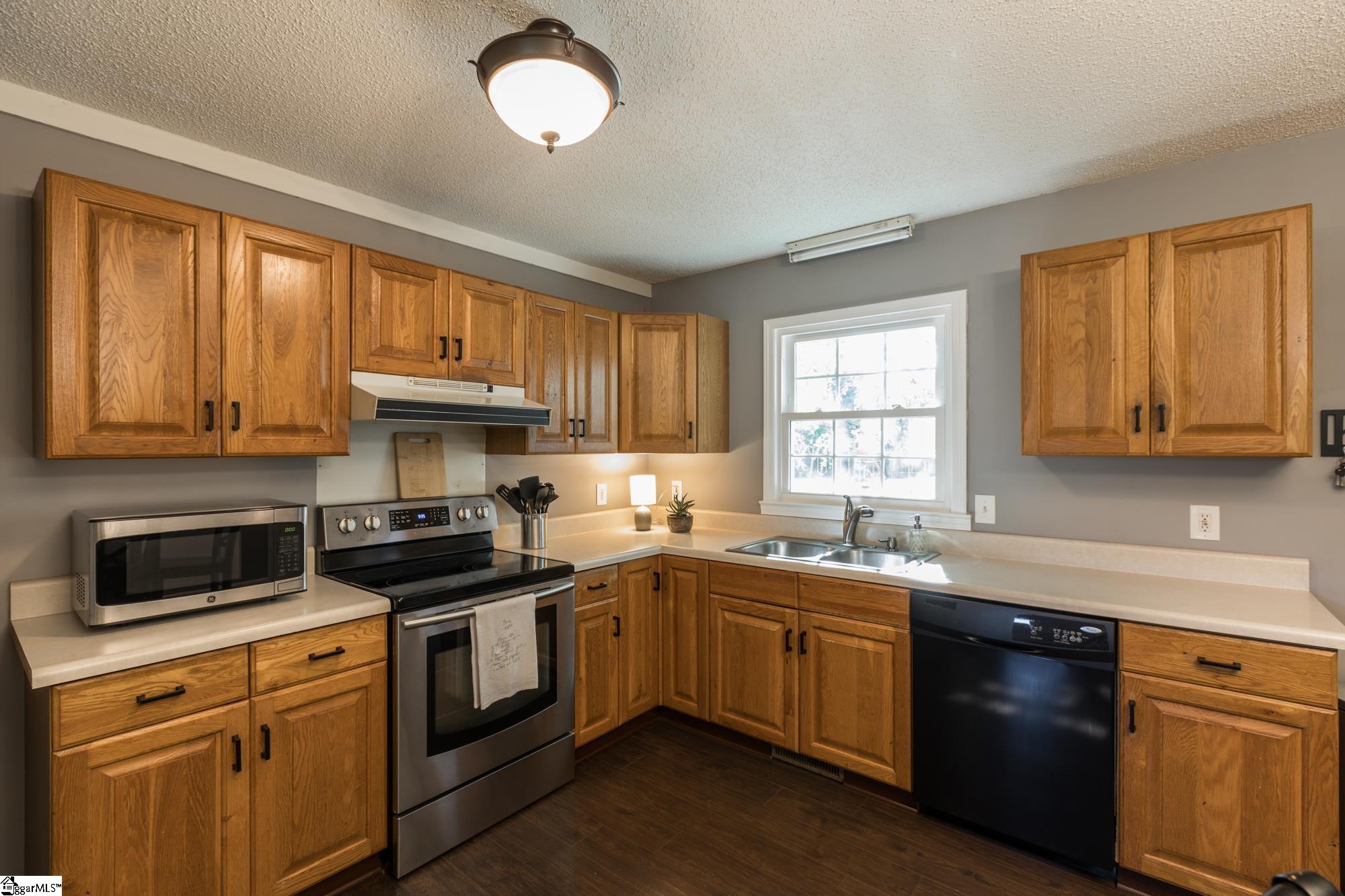 1791 Brockman McClimon Road Greer, SC 29651 - Photo 7 of 34 Gallery Image 7