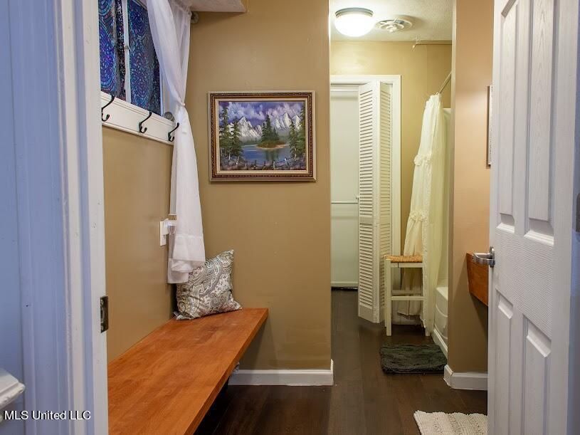 1715 Meadowbrook Road Jackson, MS 39211 - Photo 17 of 25 MBmain bath2