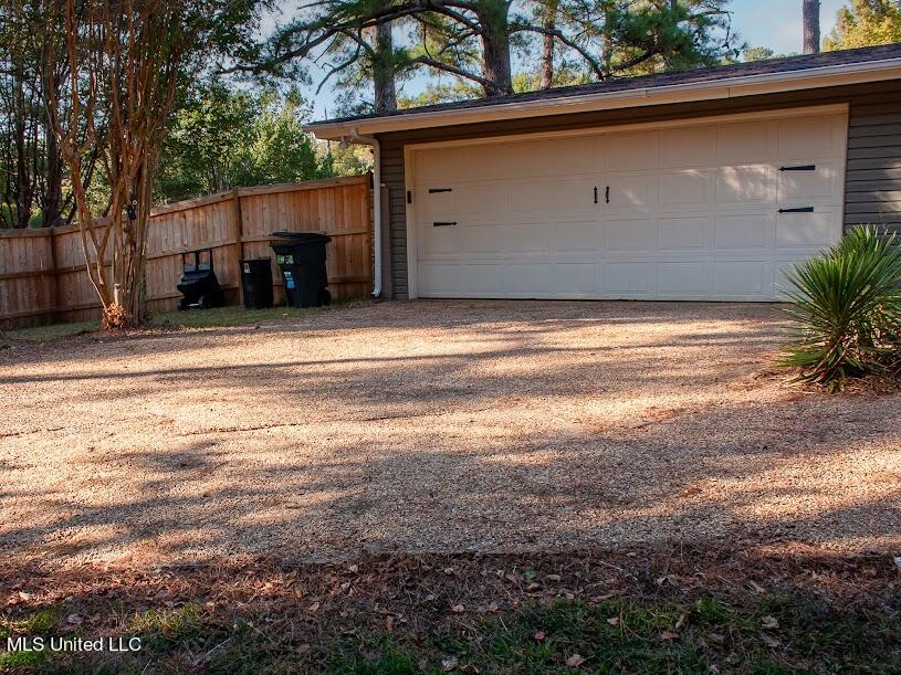 1715 Meadowbrook Road Jackson, MS 39211 - Photo 19 of 25 MBgarage
