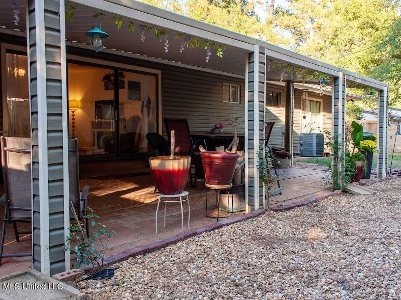 1715 Meadowbrook Road Jackson, MS 39211 - Photo 23 of 25 MBpatio