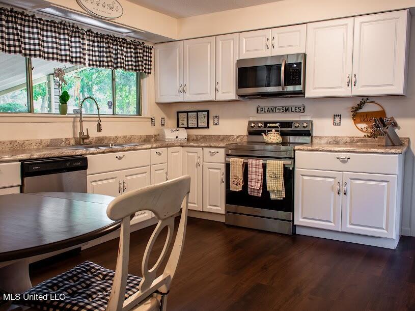 1715 Meadowbrook Road Jackson, MS 39211 - Photo 9 of 25 MBkitchen