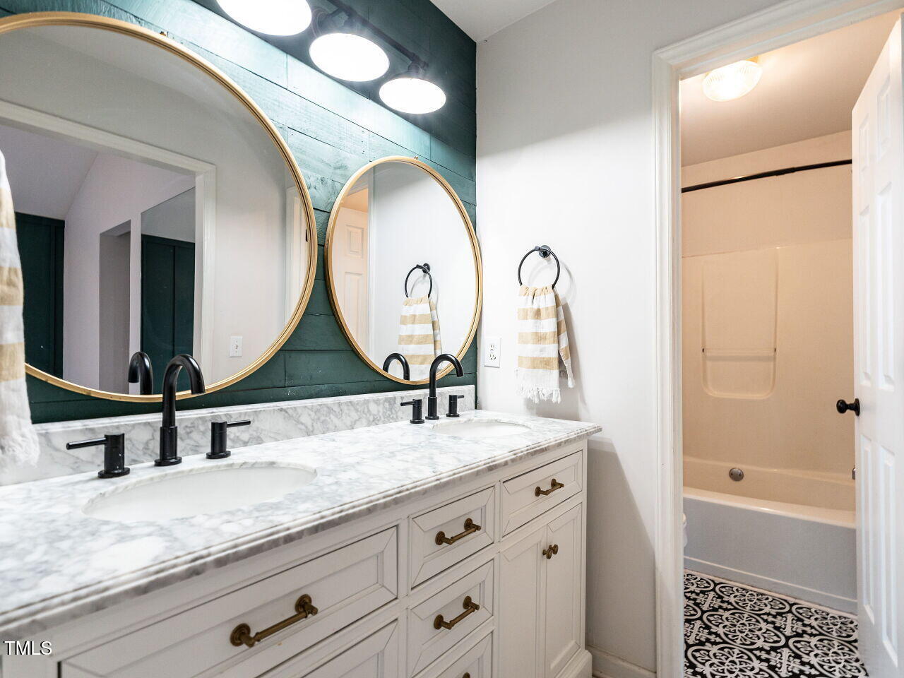 2116 Leadenhall Way Raleigh, NC 27603 - Photo 15 of 27 017-1280x960-primary-bath