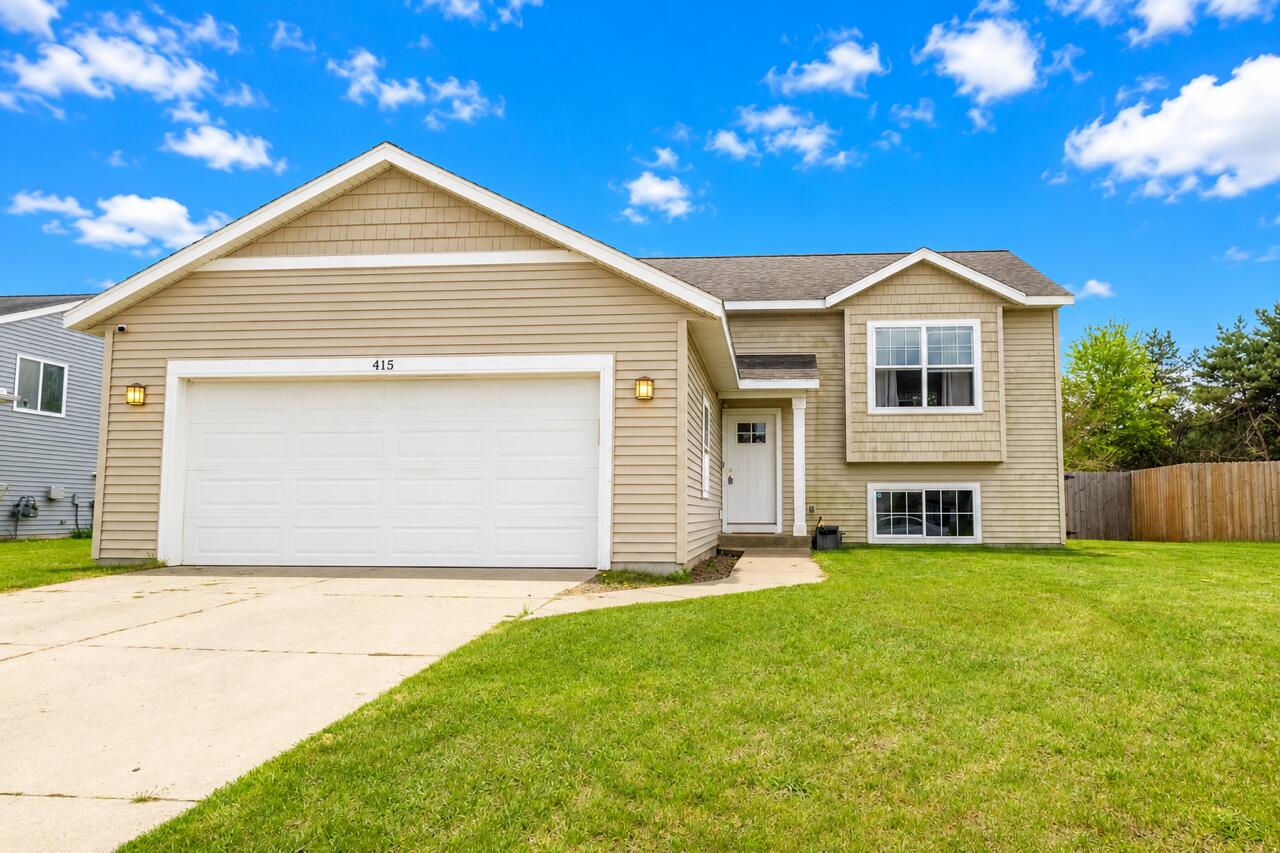 415 Pine Ridge Drive Belding, MI 48809 - Photo 1 of 28 IMG_8738