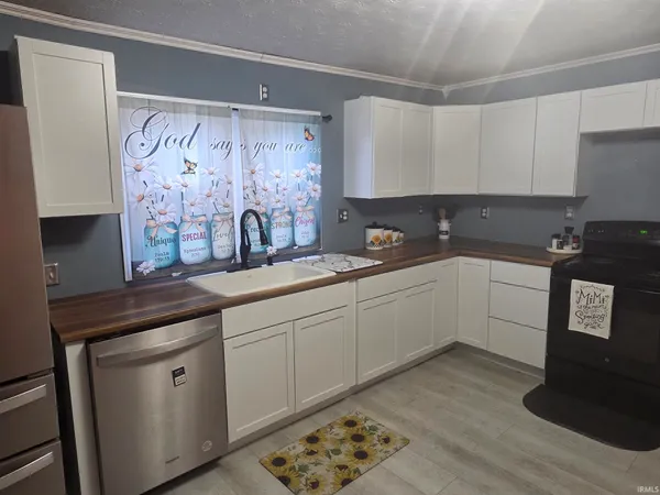 $180,000 | 305 North Pike Street, Kempton, IN 46049