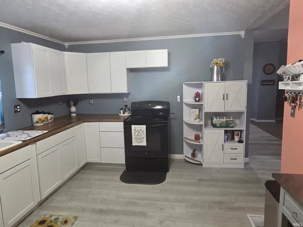 $180,000 | 305 North Pike Street, Kempton, IN 46049