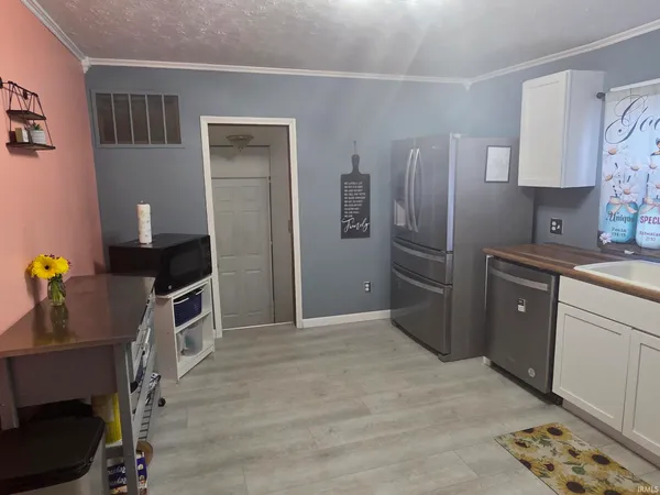 $180,000 | 305 North Pike Street, Kempton, IN 46049