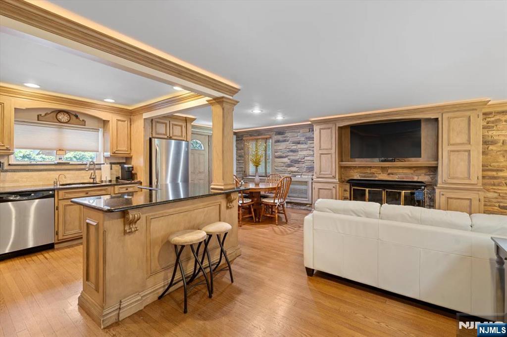 694 Sunset Road Teaneck, NJ 07666 - Photo 4 of 30