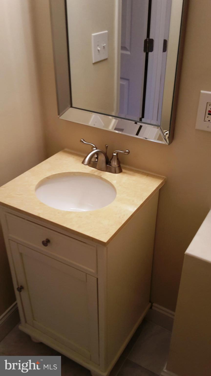 7229 Barry Road Alexandria, VA 22315 - Photo 8 of 30 Bath