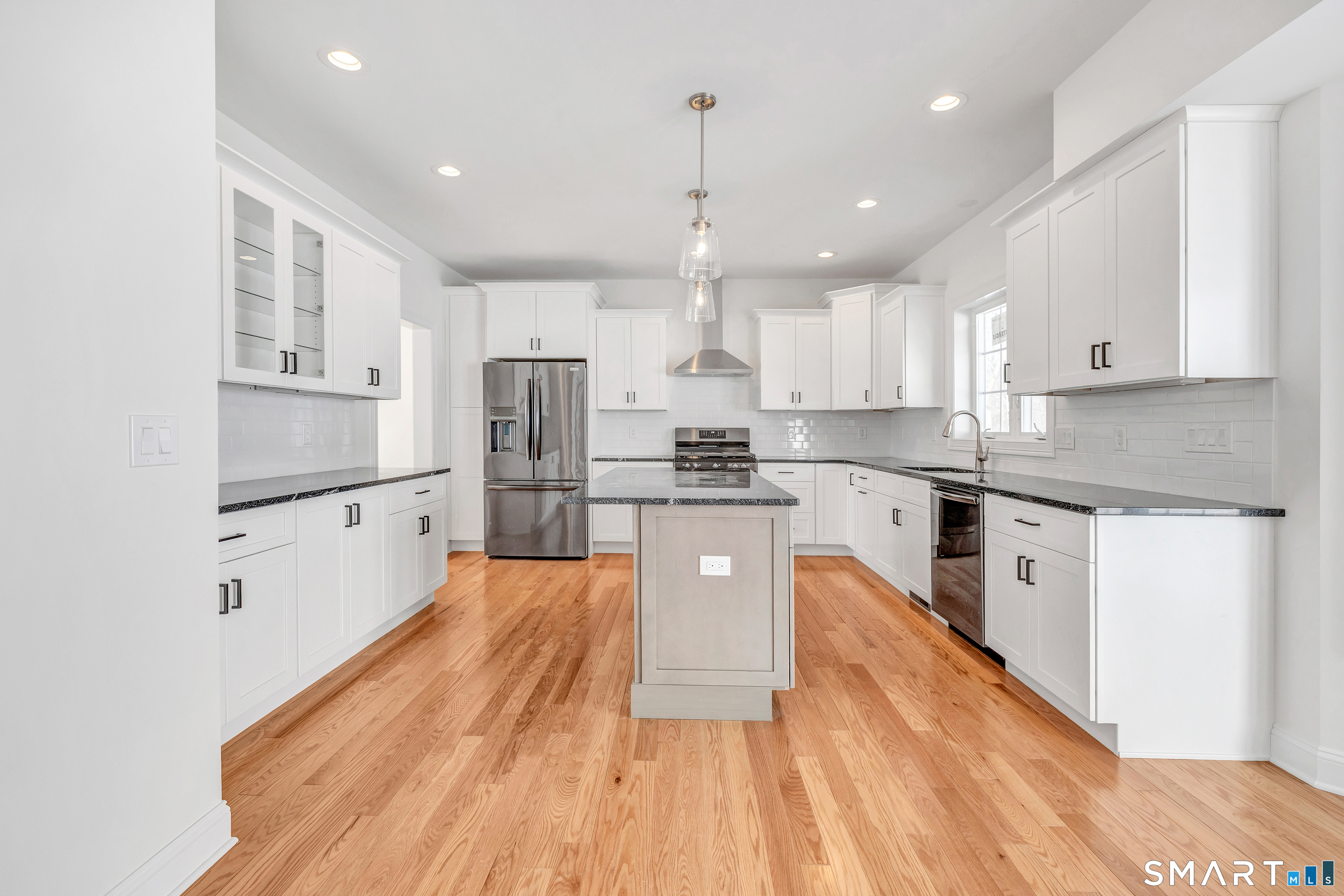 28 Hunting Ridge Road Middlebury, CT 06762 - Photo 14 of 38