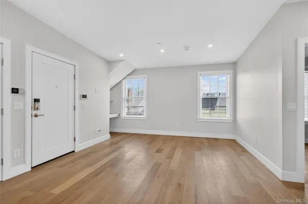 $4,250 | 108 South Street, Unit E, Oyster Bay, NY 11771