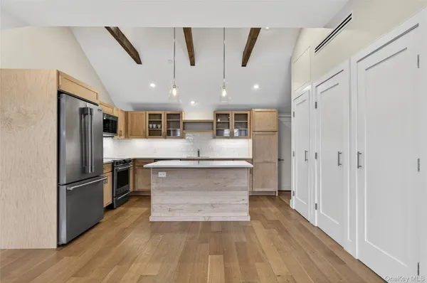 $4,250 | 108 South Street, Unit E, Oyster Bay, NY 11771