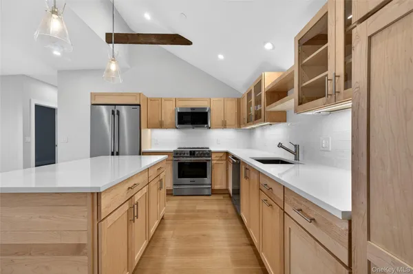 $4,250 | 108 South Street, Unit E, Oyster Bay, NY 11771