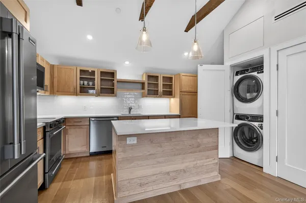 $4,250 | 108 South Street, Unit E, Oyster Bay, NY 11771