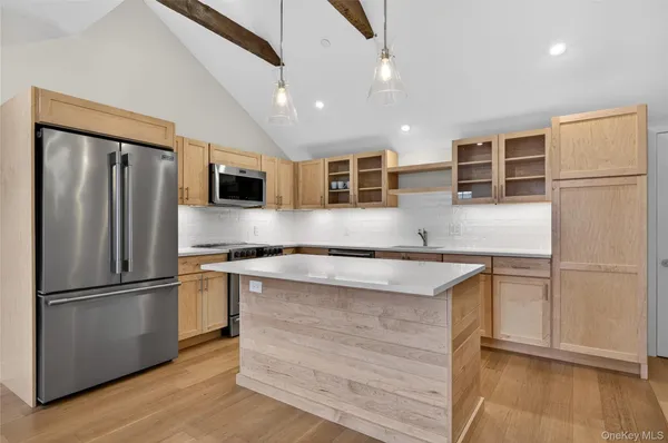 $4,250 | 108 South Street, Unit E, Oyster Bay, NY 11771