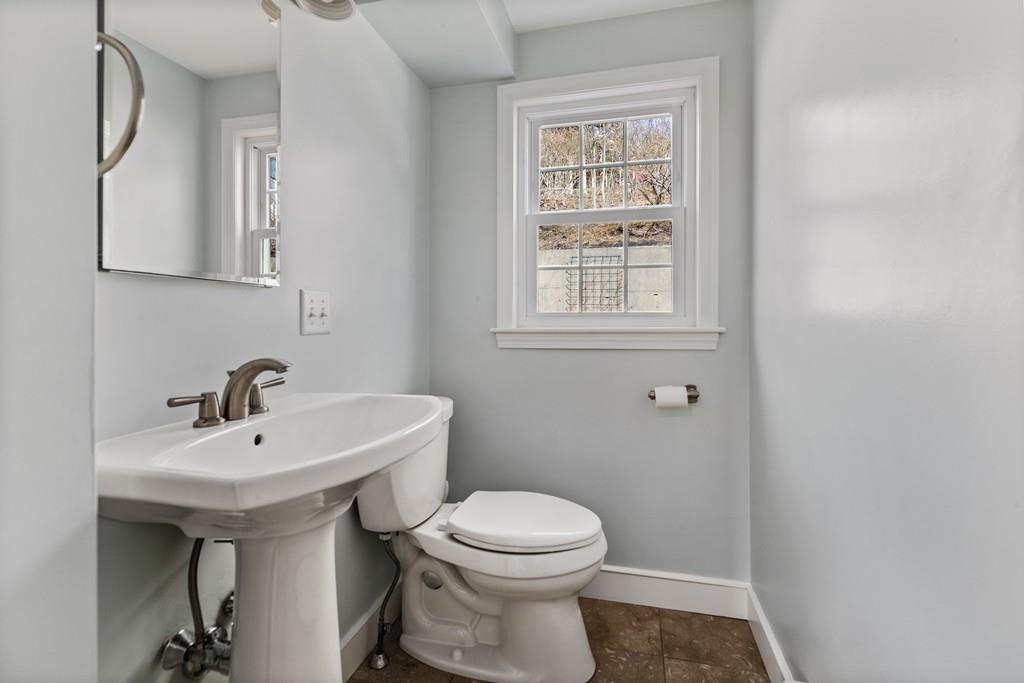 17 Simmons Road Hingham, MA 02043 - Photo 9 of 14 Gallery Image 9