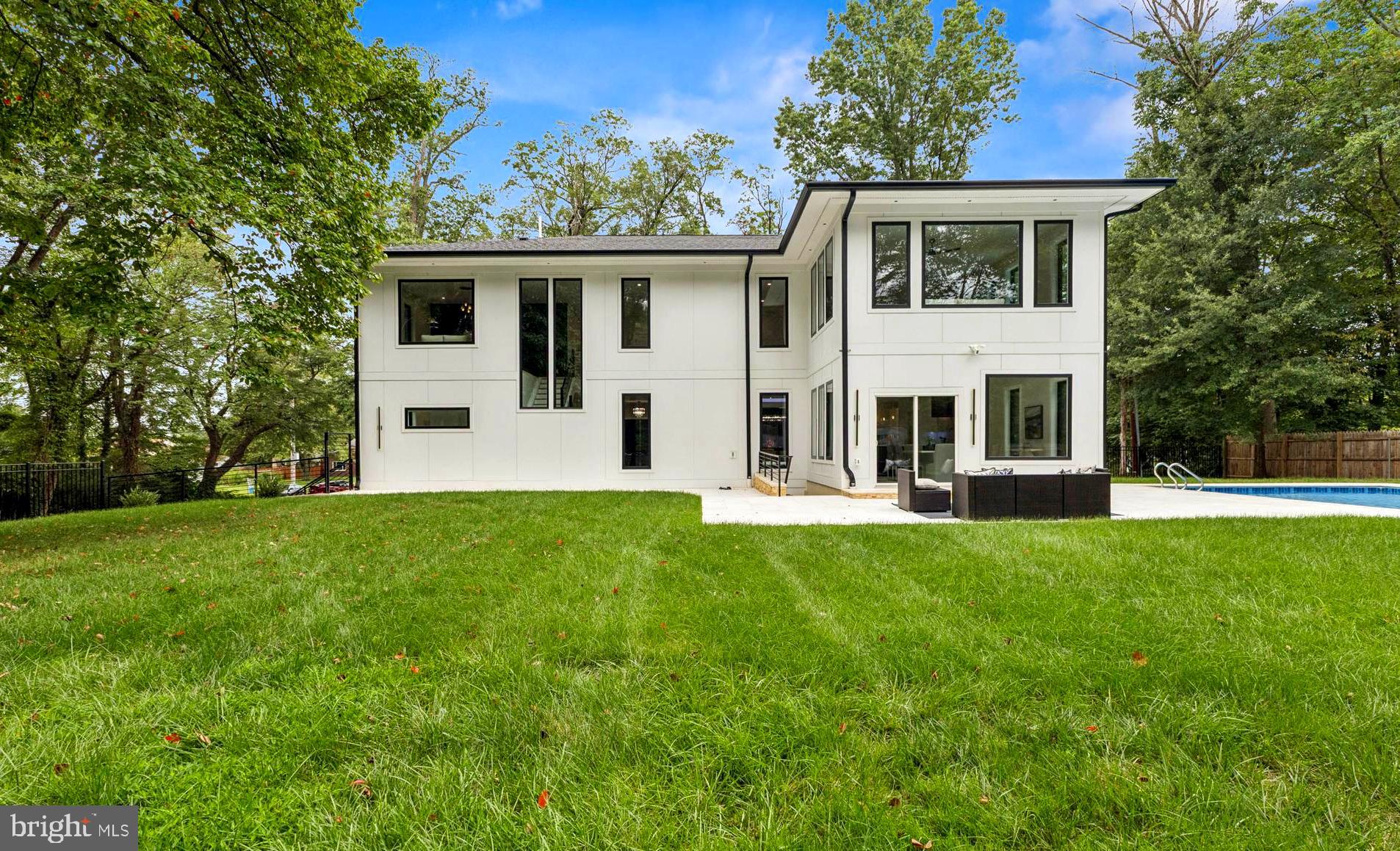 5005 Ravensworth Road Annandale, VA 22003 - Photo 5 of 51 A handsome shot!
