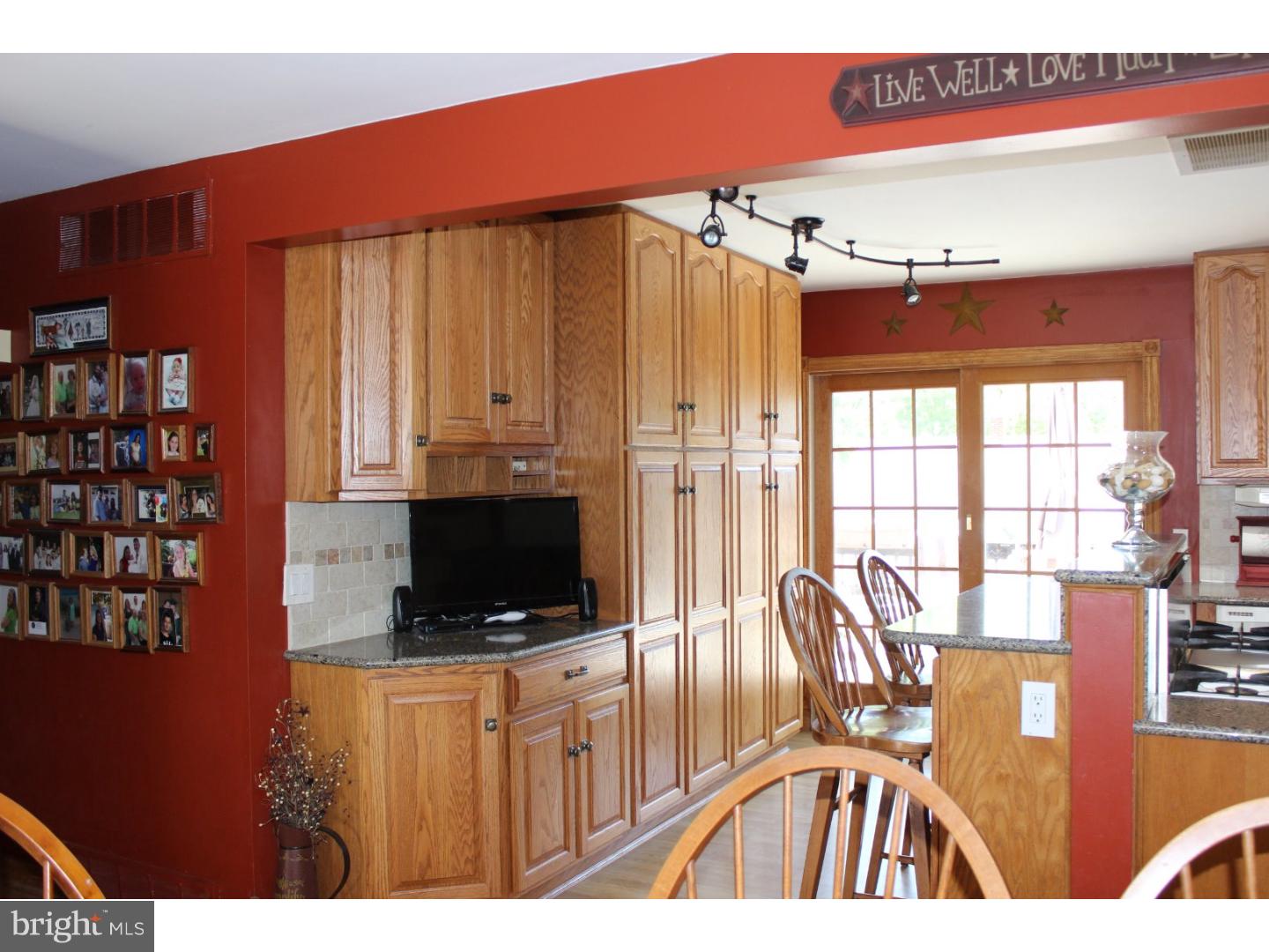 34 Illinois Road Pennsville, NJ 08070 - Photo 3 of 18 Kitchen