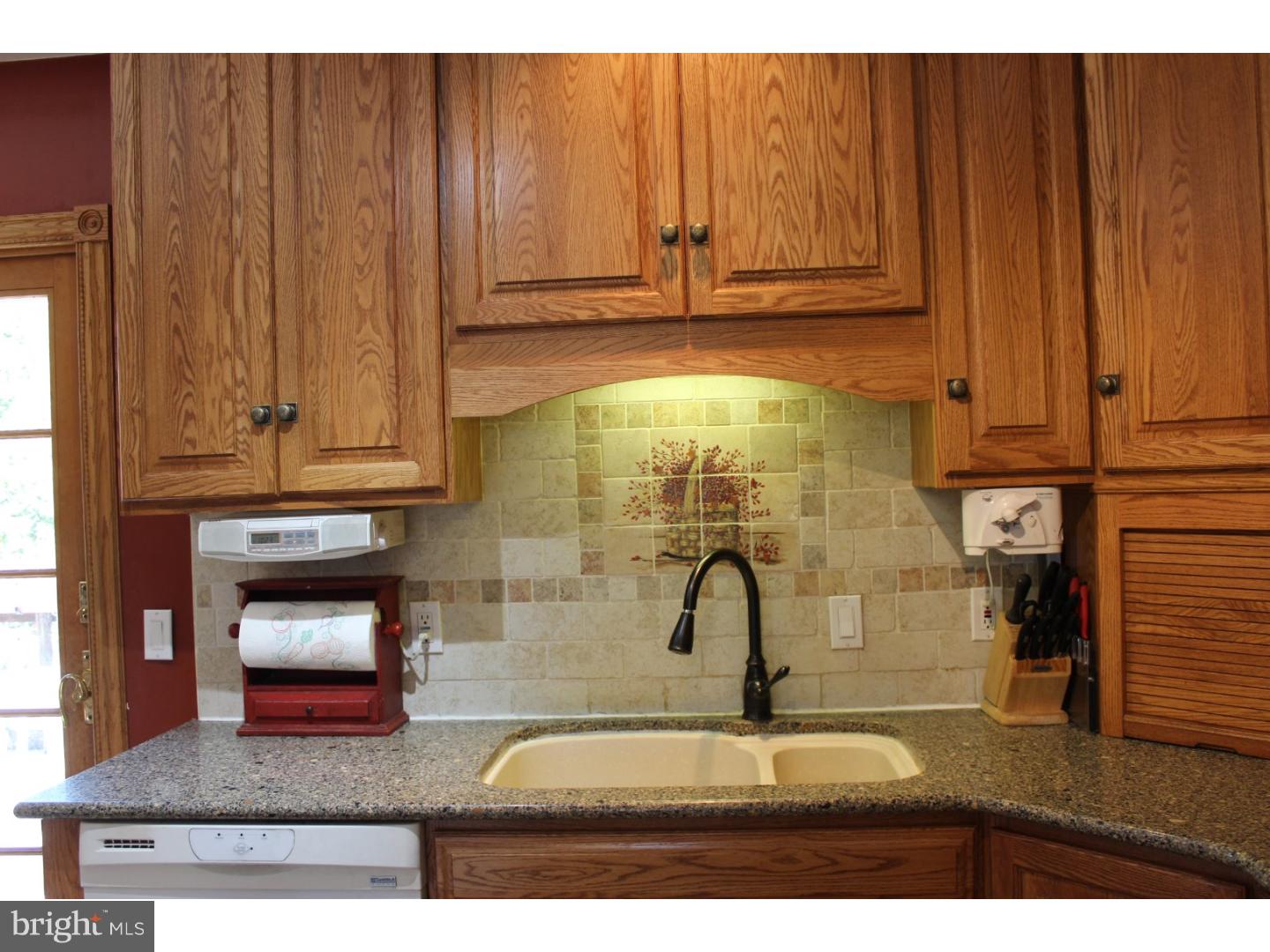 34 Illinois Road Pennsville, NJ 08070 - Photo 5 of 18 Kitchen