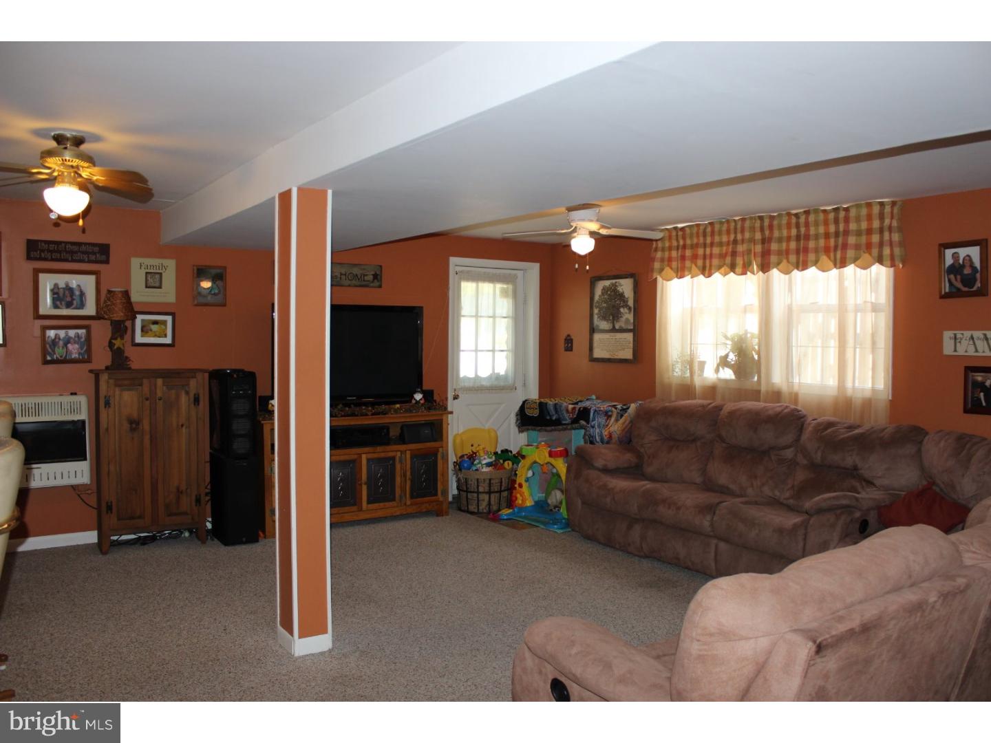 34 Illinois Road Pennsville, NJ 08070 - Photo 8 of 18 Family Room
