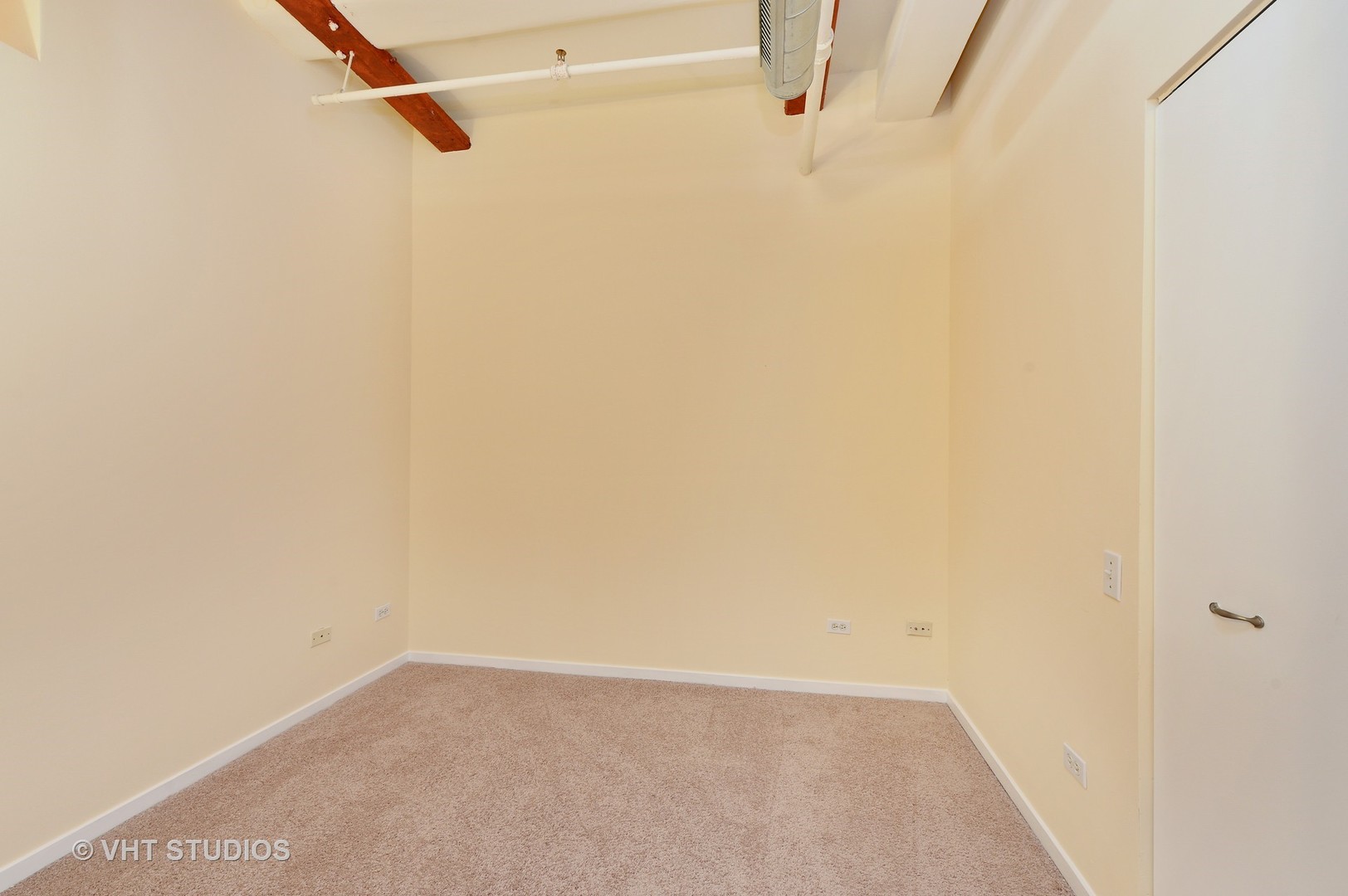 500 South Clinton Street, Unit 542 Chicago, IL 60607 - Photo 11 of 14 a view of small space with racks on the wall