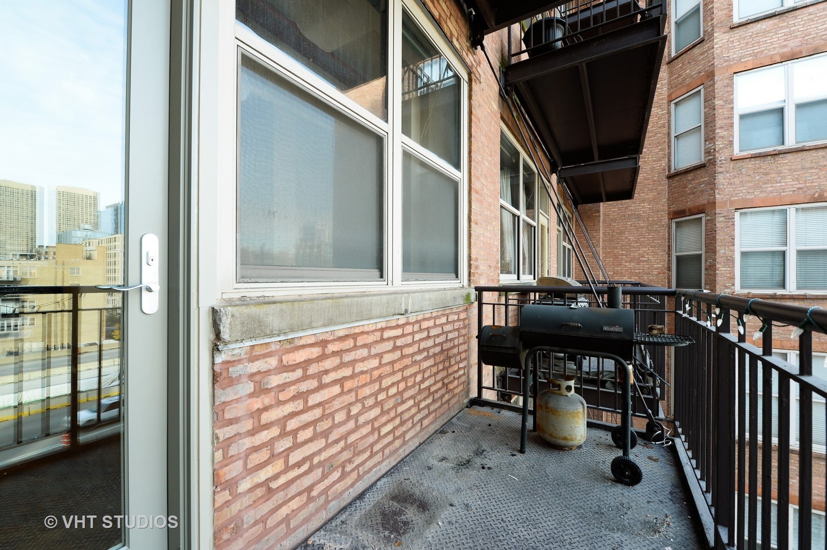 500 South Clinton Street, Unit 542 Chicago, IL 60607 - Photo 13 of 14 a view of an outdoor space with porch