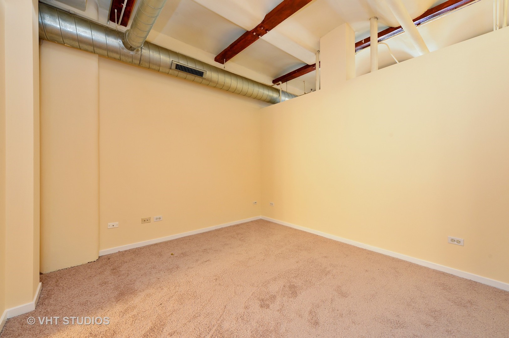 500 South Clinton Street, Unit 542 Chicago, IL 60607 - Photo 7 of 14 a view of small space