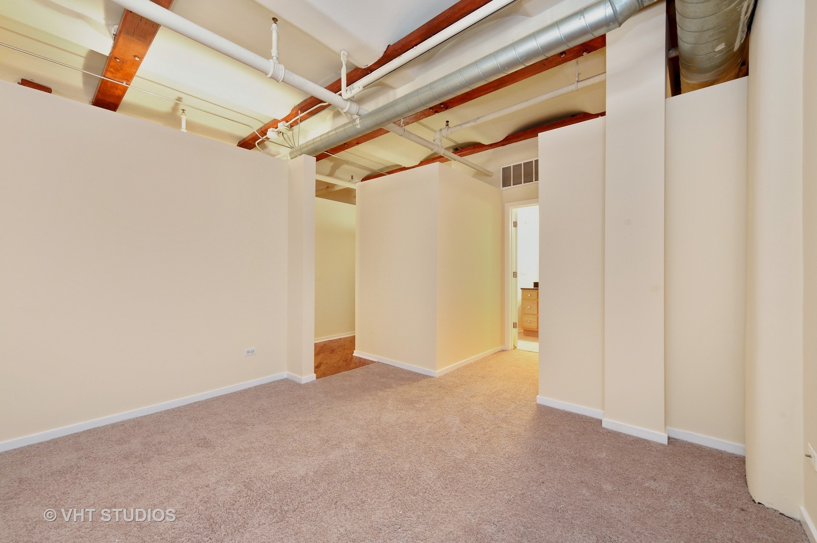 500 South Clinton Street, Unit 542 Chicago, IL 60607 - Photo 8 of 14 a view of small space