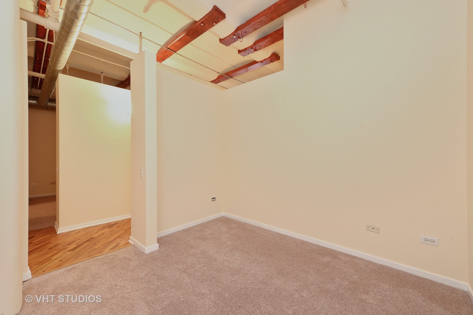 500 South Clinton Street, Unit 542 Chicago, IL 60607 - Photo 10 of 14 a view of small space