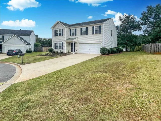 a house view with a outdoor space