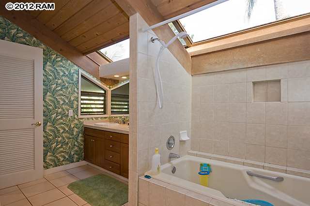 4521 Lower Honoapiilani Road, Unit 4B2 Lahaina, HI 96761 - Photo 11 of 15 Gallery Image 11