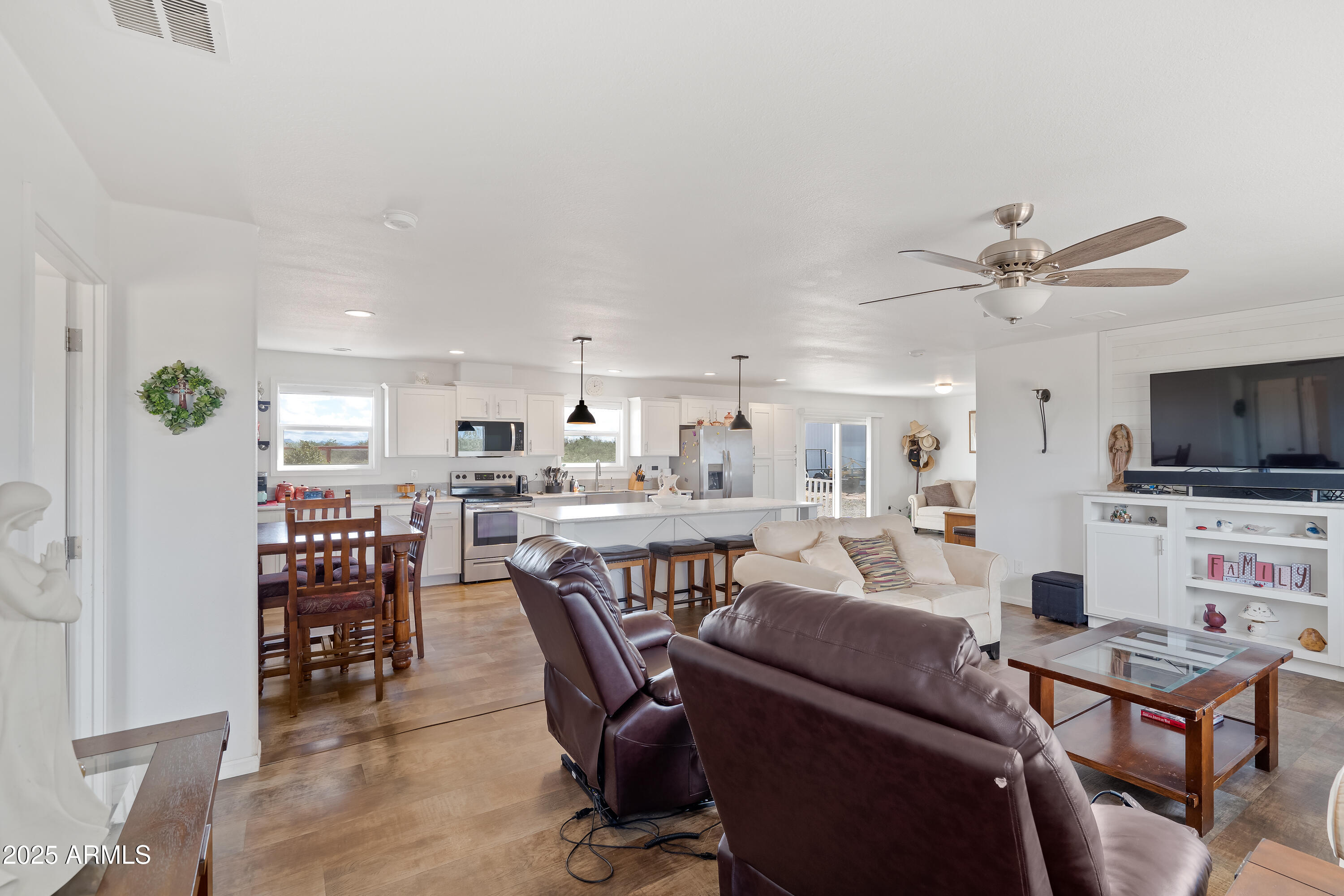 5627 South Ranch Road Hereford, AZ 85615 - Photo 5 of 44 2 Interiors-1