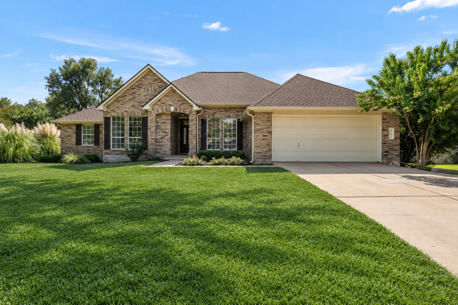 819 Blue Spring Circle Round Rock, TX 78681 - Photo 2 of 36 Gallery Image 2