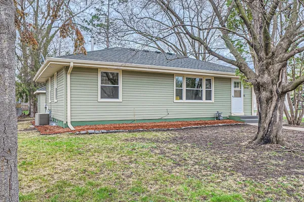 $2,550 | 6300 Quebec Avenue North, Brooklyn Park, MN 55428