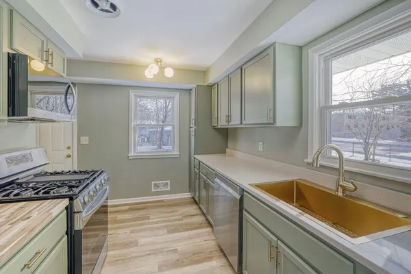 $2,550 | 6300 Quebec Avenue North, Brooklyn Park, MN 55428