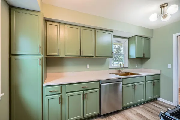 $2,550 | 6300 Quebec Avenue North, Brooklyn Park, MN 55428