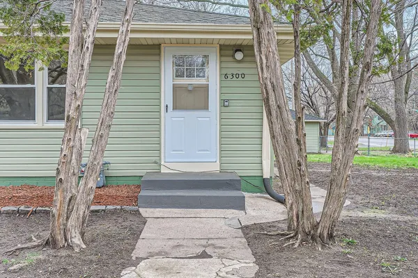 $2,550 | 6300 Quebec Avenue North, Brooklyn Park, MN 55428