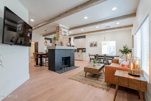 $619,000 | 291 North Washington Street, Chandler, AZ 85225