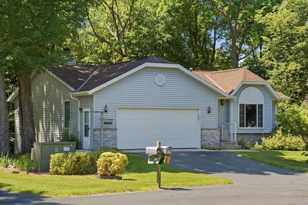 $377,500 | 117 Manor Court, Slinger, WI 53086
