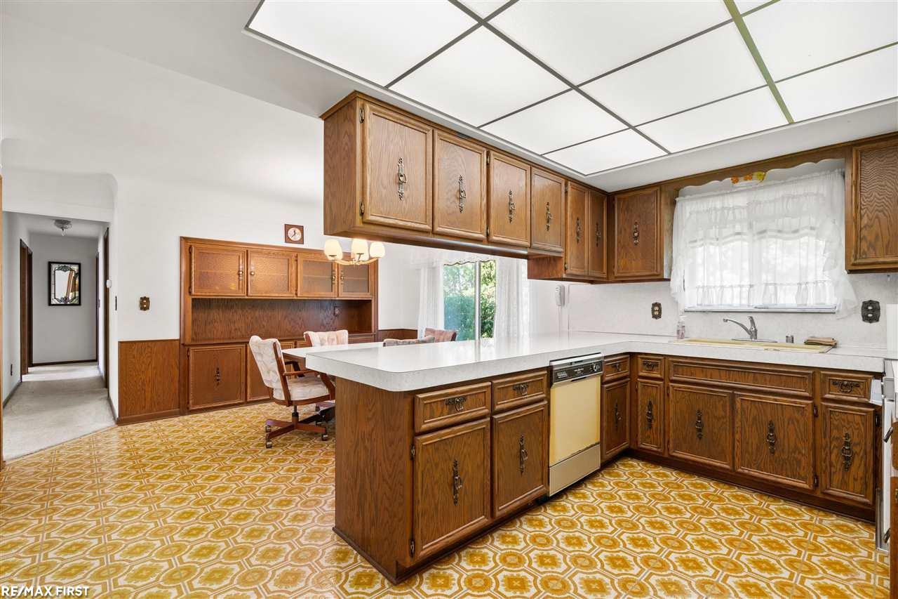 2098 Chalet Drive Rochester Hills, MI 48309 - Photo 11 of 36