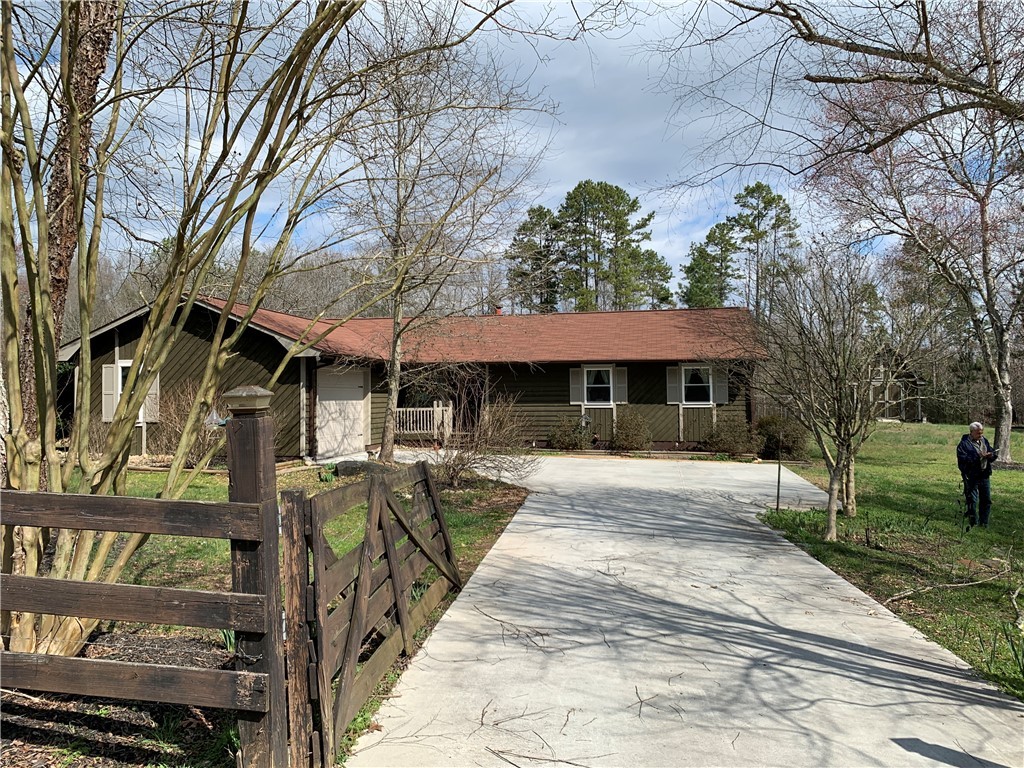 135 Cedar Hollow Road Seneca, SC 29678 - Photo 1 of 28 Gallery Image 1