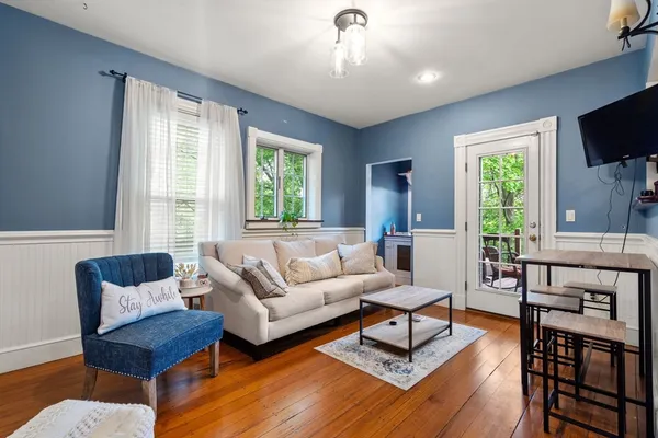 $3,900 | 301 Savin Hill Avenue, Unit 2, Boston, MA 02125