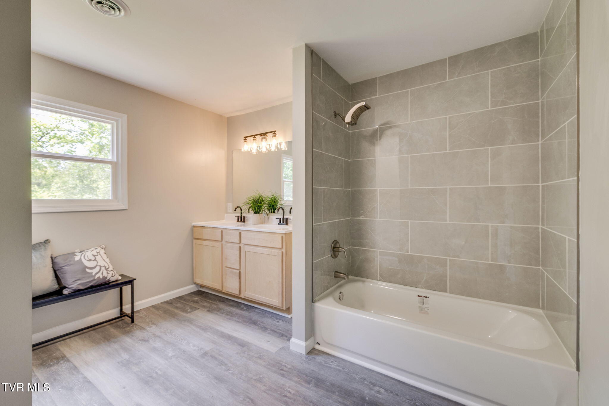 1321 Haga Road Kingsport, TN 37660 - Photo 17 of 31 017