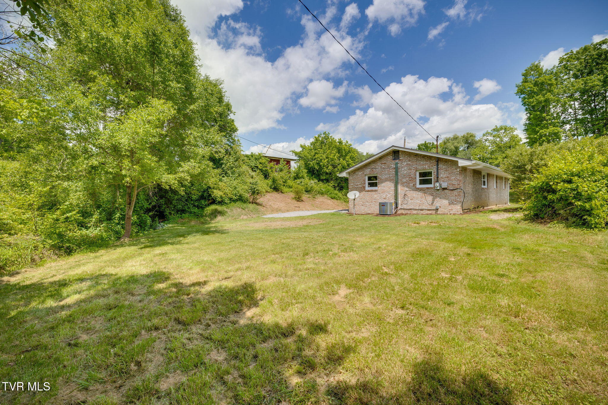 1321 Haga Road Kingsport, TN 37660 - Photo 24 of 31 024