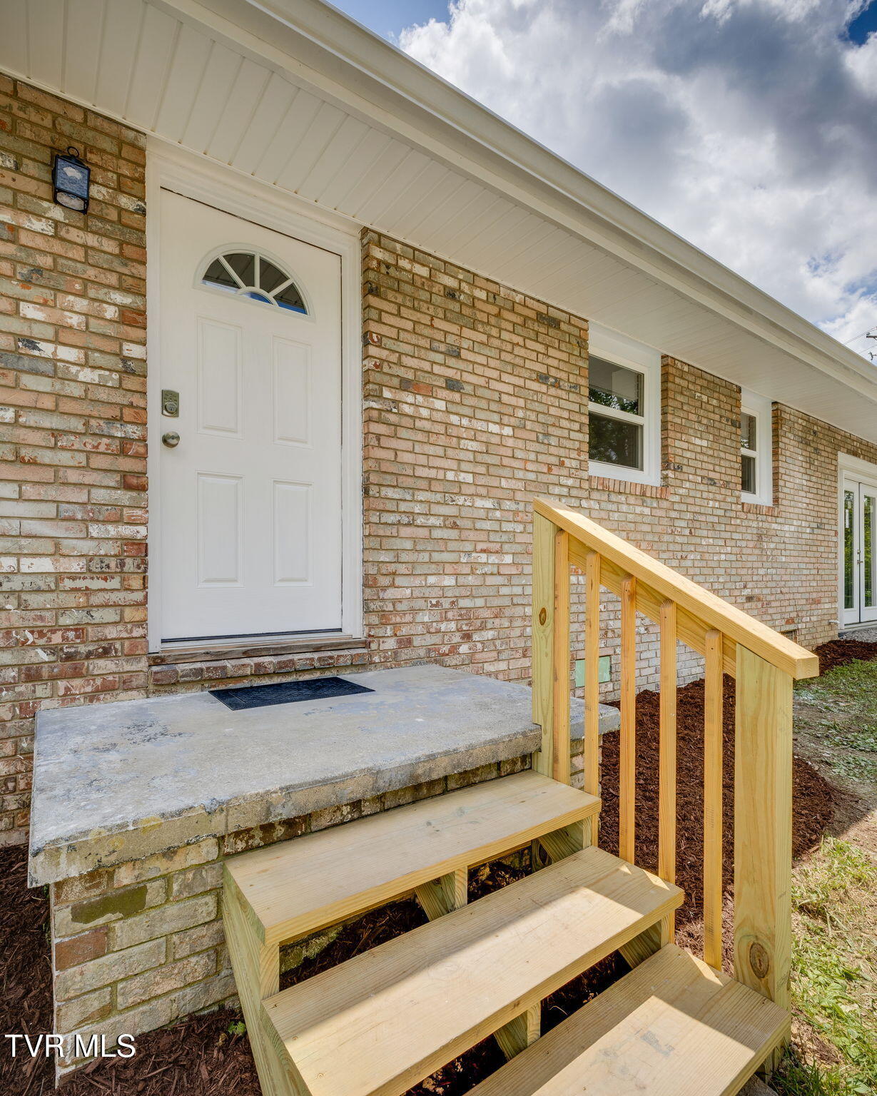 1321 Haga Road Kingsport, TN 37660 - Photo 4 of 31 004