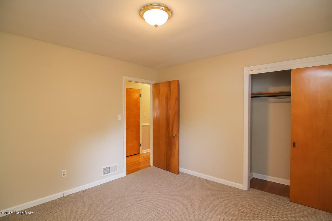 2034 Lynn Lea Road Louisville, KY 40216 - Photo 21 of 34 0035